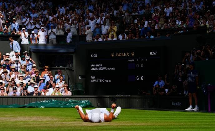Iga Swiatek completes a 6-0, 6-0 demolition of Amanda Anisimova in the final and falls on her back in front of the scoreboard Wimbledon Tennis Championships, Day 13, The All England Lawn Tennis and Croquet Club, London, UK - 12 Jul 2025London The All England Lawn Tennis and United Kingdom  Copyright: xJavierxGarcia Shutterstockx 15392293fj