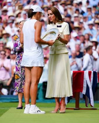 Catherine Princess of Wales presents Iga Swiatek with the Venus Rosewater Dish Wimbledon Tennis Championships, Day 13, The All England Lawn Tennis and Croquet Club, London, UK - 12 Jul 2025London The All England Lawn Tennis and United Kingdom  Copyright: xJavierxGarcia Shutterstockx 15392293ix