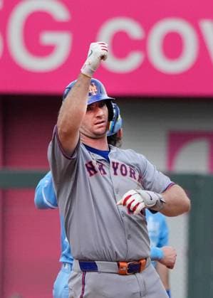 July 12, 2025: New York Mets first base Pete Alonso (20) celebrates a double in the 9th inning against the Royals at Kauffman Stadium Kansas City, Missouri. CSM. Kansas City United States - ZUMAc04_ 20250712_zma_c04_100 Copyright: xJonxRobichaudx