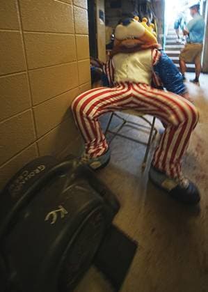 July 12, 2025: With heat index nearing 100 degrees, Royals mascot Slugerr seeks some relieve under the stadium against the Mets at Kauffman Stadium Kansas City, Missouri. CSM. Kansas City United States - ZUMAc04_ 20250712_zma_c04_102 Copyright: xJonxRobichaudx
