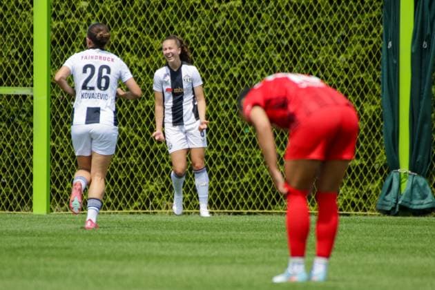 12 07 2025, xgrfx, Soccer Test Match , FC Zurich Women SC Freiburg Women v l Goal, Amelie Schuster FC Zurich DFL DFB REGULATIONS PROHIBIT ANY USE OF PHOTOGRAPHS as IMAGE SEQUENCES and or QUASI VIDEO Zurich