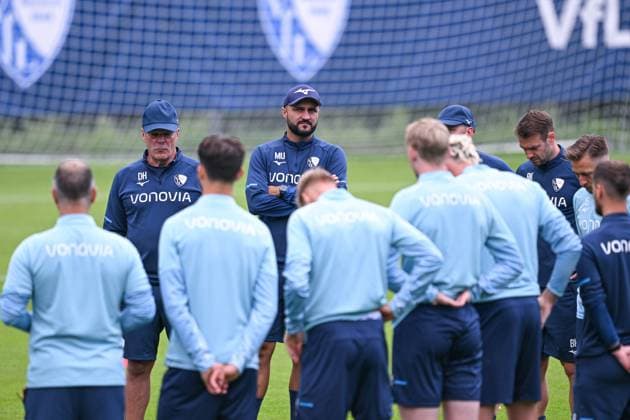 Sport Bilder des Tages 13.07.2025, Fussball, Saison 2025 2026, 2. Bundesliga, Vorbereitung, Sommertrainingslager des VfL Bochum in Scheffau am Wilden Kaiser, Tag 2, Trainer Dieter Hecking (VfL Bochum 1848), Co-Trainer Murat Ural (VfL Bochum 1848), xRHR-FOTO YYx *** 13 07 2025, Football, Season 2025 2026, 2 Bundesliga, Preparation, VfL Bochum summer training camp in Scheffau am Wilden Kaiser, Day 2, Coach Dieter Hecking VfL Bochum 1848 , Co Coach Murat Ural VfL Bochum 1848 , xRHR PHOTO YYx Copyright: RHR-FOTOx RHR-FOTO YY