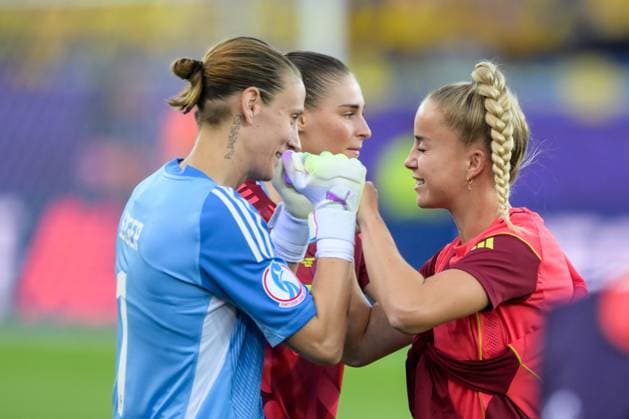 Soccer, UEFA Women s EURO 2025, 20250712, Sweden Germany Pictured from l Goalkeeper Ann Katrin BERGER Germany, 1 , Giulia GWINN Germany, 7 Zurich Letzigrund Stadium Zurich Switzerland Copyright: Passion2Press MarkusxFischerx
