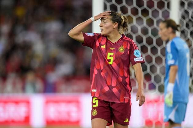 Soccer, UEFA Women s EURO 2025, 20250712, Sweden Germany In the picture Carlotta WAMSER Germany, 5 after red card Zurich Stadium Letzigrund Zurich Switzerland Copyright: Passion2Press MarkusxFischerx