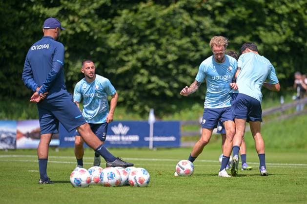 13 07 2025, Football, Season 2025 2026, 2 Bundesliga, Preparation, VfL Bochum summer training camp in Scheffau am Wilden Kaiser, Day 2, Maximilian Wittek VfL Bochum 1848 , Kevin Vogt VfL Bochum 1848 , xRHR PHOTO YYx Copyright: RHR-FOTOx RHR-FOTO YY