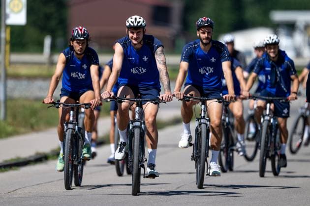 Fraser Hornby SV Darmstadt 98, 09 Matej Maglica SV Darmstadt 98, 05 and Aleksandar Vukotic SV Darmstadt 98, 20 on the way to training by bike SV Darmstadt 98, Football, 2 Bundesliga, training camp, 4 day, 13 07 2025 SV Darmstadt 98, Football, 2 Bundesliga, training camp, 4 day, 13 07 2025 Bad Wörishofen Copyright: xEibner-Pressefoto FlorianxWiegandx EP_FWD