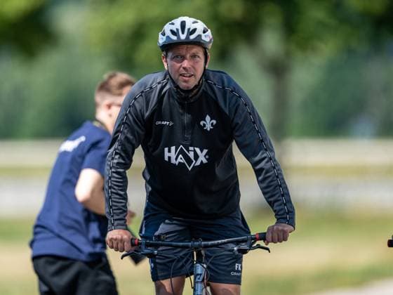 Florian Kohfeldt SV Darmstadt 98, coach on his way to training by bike, SV Darmstadt 98, football, 2 Bundesliga, training camp, 4 day, 13 07 2025 SV Darmstadt 98, football, 2 Bundesliga, training camp, 4 day, 13 07 2025 Bad Wörishofen Copyright: xEibner-Pressefoto FlorianxWiegandx EP_FWD