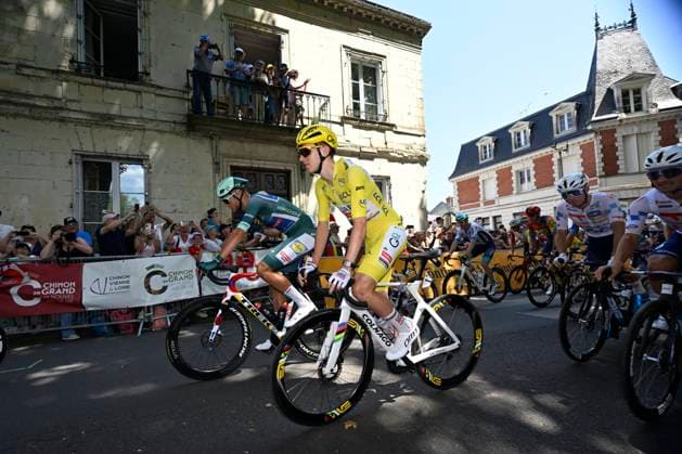 Tour de France 2025 Stage 9 CHATEAUROUX, FRANCE - JULY 13 : Pogacar Tadej (SLO) of UAE Team Emirates, Milan Jonathan (ITA) of Lidl - Trek during stage 9 of the 112th edition of Tour de France an UCI World Tour 2.UWT cycling road race stage for Men Elite of 170 km with start in Chinon and finish in Chateauroux on July 13, 2025 in Chateauroux, France, 13 07 2025 ( Motordriver Kenny Verfaillie - Chateauroux France  Copyright: xJanxDexMeuleneirx