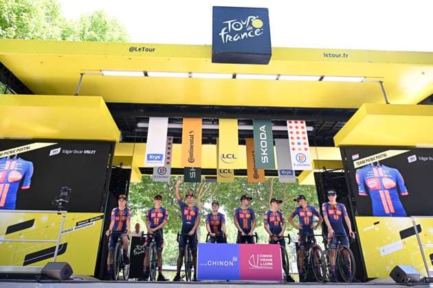 Tour de France 2025 Stage 9 CHATEAUROUX, FRANCE - JULY 13 : team Picnic PostNL during stage 9 of the 112th edition of Tour de France an UCI World Tour 2.UWT cycling road race stage for Men Elite of 170 km with start in Chinon and finish in Chateauroux on July 13, 2025 in Chateauroux, France, 13 07 2025 ( Motordriver Kenny Verfaillie - Chateauroux France  Copyright: xJanxDexMeuleneirx