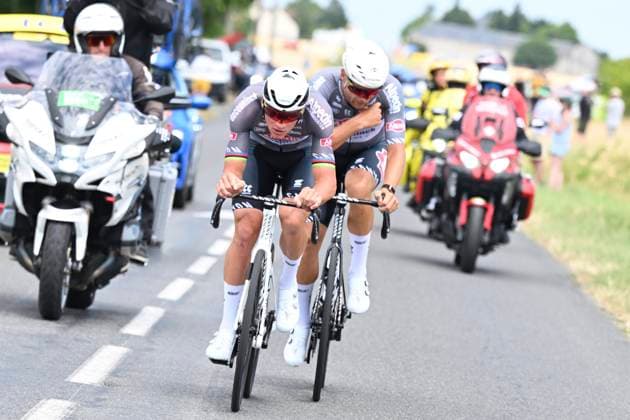 Tour de France 2025 Stage 9 CHATEAUROUX, FRANCE - JULY 13 : Van der Poel Mathieu (NED) of Alpecin - Deceuninck, Rickaert Jonas (BEL) of Alpecin - Deceuninck during stage 9 of the 112th edition of Tour de France an UCI World Tour 2.UWT cycling road race stage for Men Elite of 170 km with start in Chinon and finish in Chateauroux on July 13, 2025 in Chateauroux, France, 13 07 2025 ( Motordriver Kenny Verfaillie - Chateauroux France  Copyright: xPetexGodingx