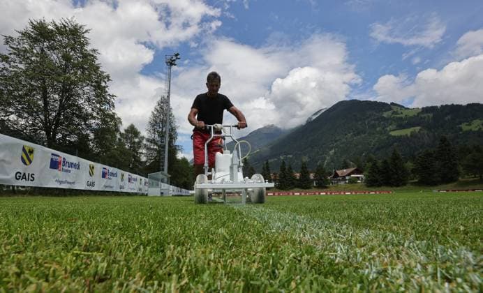 13 07 2025 Soccer 2 Soccer Bundesliga Season 2025 2026 1 FC Nürnberg FCN Club Training Camp Summer Summer Training Camp Gais Bruneck South Tyrol Zink DaMa xdaxmax Symbol Image Symbol Photo Feature Impression Sports Field Training Field Soccer Field Gais Groundsman Marked Lines