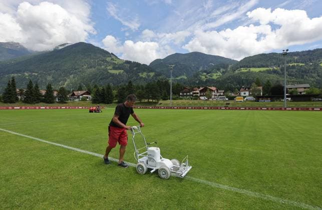 13 07 2025 Soccer 2 Soccer Bundesliga Season 2025 2026 1 FC Nürnberg FCN Club Training Camp Summer Summer Training Camp Gais Bruneck South Tyrol Zink DaMa xdaxmax Symbol Image Symbol Photo Feature Impression Sports Field Training Field Soccer Field Gais Groundsman Marked Lines