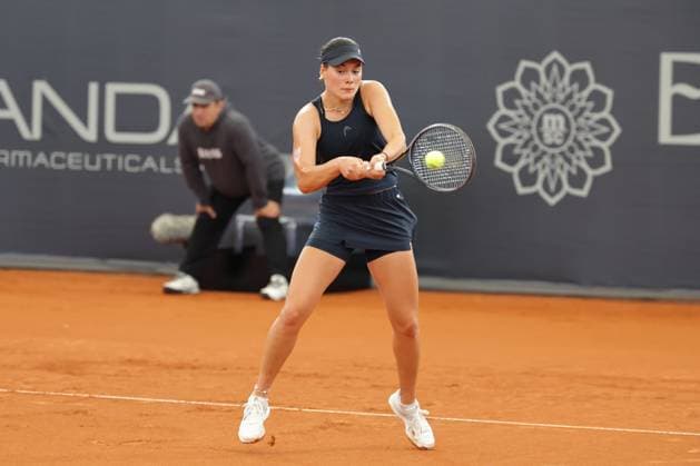 GER, Hamburg, xFSx, ATP250 Womens Tennis Tournament Qualifying Round , MSC Hamburg Ladies Open 2025, 13 07 2025 Carlota Martinez Cirez ESP , Anna Petkovic GER v l , Anna Petkovic GER plays a backhand Copyright: HMBxMedia FernandoxSoares