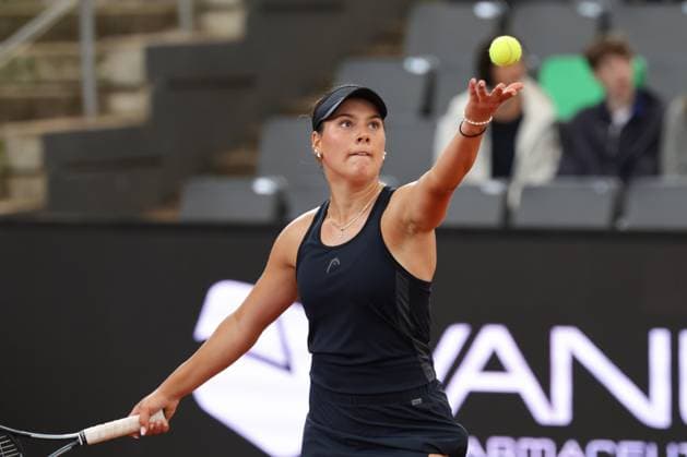 GER, Hamburg, xFSx, ATP250 Womens Tennis Tournament Qualifying Round , MSC Hamburg Ladies Open 2025, 13 07 2025 Carlota Martinez Cirez ESP , Anna Petkovic GER v l , Anna Petkovic GER makes a serve Copyright: HMBxMedia FernandoxSoares
