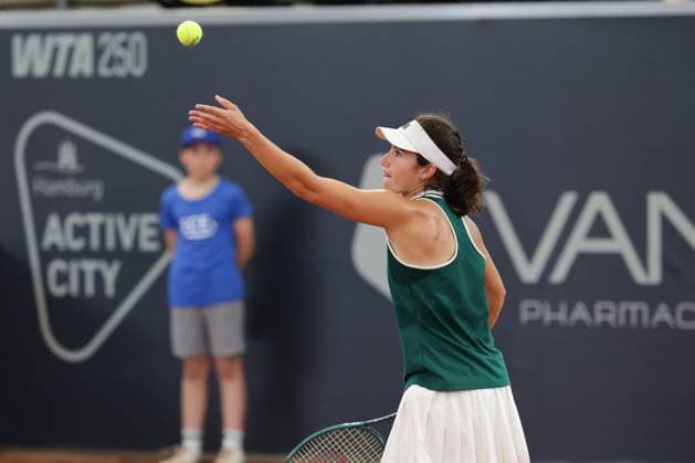 GER, Hamburg, xFSx, ATP250 Womens Tennis Tournament Qualifying Round , MSC Hamburg Ladies Open 2025, 13 07 2025 Carlota Martinez Cirez ESP , Anna Petkovic GER v l , Carlota Martinez Cirez ESP makes a serve Copyright: HMBxMedia FernandoxSoares