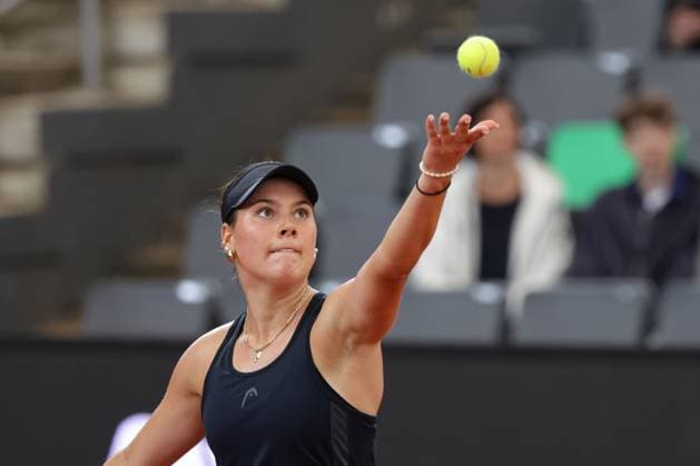 GER, Hamburg, xFSx, ATP250 Womens Tennis Tournament Qualifying Round , MSC Hamburg Ladies Open 2025, 13 07 2025 Carlota Martinez Cirez ESP , Anna Petkovic GER v l , Anna Petkovic GER makes a serve Copyright: HMBxMedia FernandoxSoares