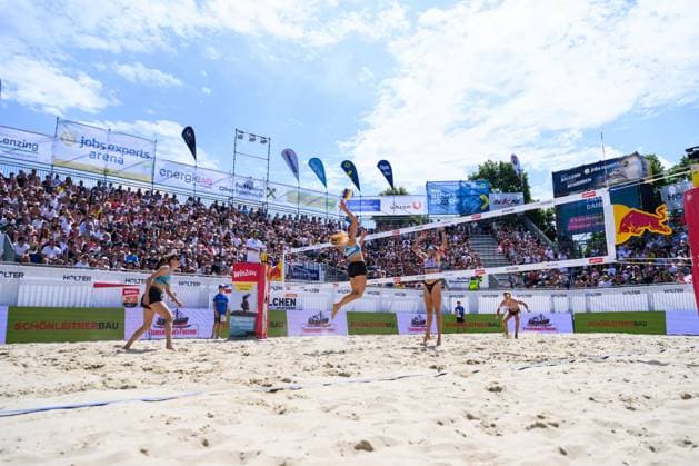 Beach volleyball, Beachvolleyball - Pro Beach Battle Masters SEEWALCHEN,AUSTRIA,13.JUL.25 - BEACH VOLLEYBALL - Beach Volleyball Tour PRO, Pro Beach Battle Masters Litzlberg. Image shows Tjasa Kotnik, Magdalena Rabitsch (SLO), Lia Berger and Lilli Hohenauer (AUT).  GEPAxpictures xChristianxMoser