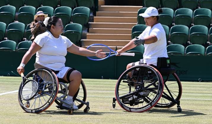 (250713) -- LONDON, July 13, 2025 -- Li Xiaohui (R) Wang Ziying react during the women s wheelchair doubles final between Li Xiaohui Wang Ziying of China and Angelica Bernal (Colombia) Ksenia Chasteau (France) at the Wimbledon Tennis Championships in London, Britain, July 13, 2025. ) (SP)BRITAIN-LONDON-WHEELCHAIR TENNIS-WIMBLEDON-WOMEN S DOUBLES-FINAL ZhaoxDingzhe 