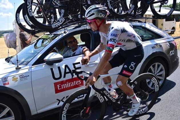 Tour de France 2025 Stage 9 CHATEAUROUX, FRANCE - JULY 13 : Almeida Joao (POR) of UAE Team Emirates at the team car during stage 9 of the 112th edition of Tour de France an UCI World Tour 2.UWT cycling road race stage for Men Elite of 170 km with start in Chinon and finish in Chateauroux on July 13, 2025 in Chateauroux, France, 13 07 2025 ( Motordriver Kenny Verfaillie - Chateauroux France  Copyright: xPetexGodingx