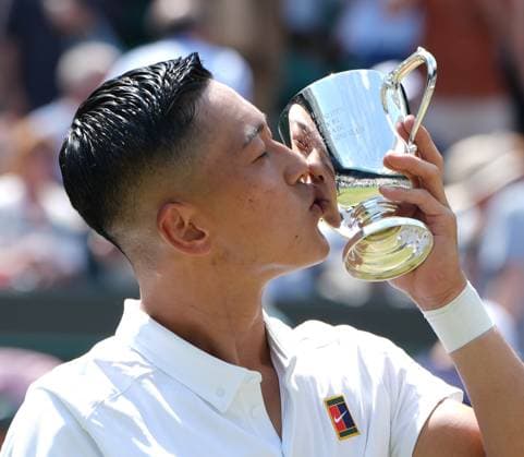 Tennis - 2025 Wimbledon Championships - Mens singles Wheelchair Final - Alfie Hewitt (GBR) v Tokito Oda (Japan) All England Lawn Tennis & Croquet Club - Sunday 13th July 2025 Tokito Oda (Japan) Kisses the trophy 