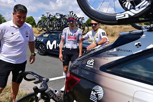 Tour de France 2025 Stage 9 CHATEAUROUX, FRANCE - JULY 13 : Almeida Joao (POR) of UAE Team Emirates abandoned the race during stage 9 of the 112th edition of Tour de France an UCI World Tour 2.UWT cycling road race stage for Men Elite of 170 km with start in Chinon and finish in Chateauroux on July 13, 2025 in Chateauroux, France, 13 07 2025 ( Motordriver Kenny Verfaillie - Chateauroux France  Copyright: xPetexGodingx