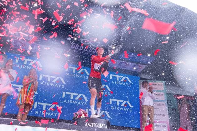 Lorena Wiebes winning the Red Jersey during Giro d Italia Women - Stage 8 - Forli Imola, Giro d Italia race in Imola, Italy, July 13 2025  Copyright: xTommasoxBerardi IPAxSportx xipa-agency.netx xx IPA_60334790 IPA_Agency_IPA60334790