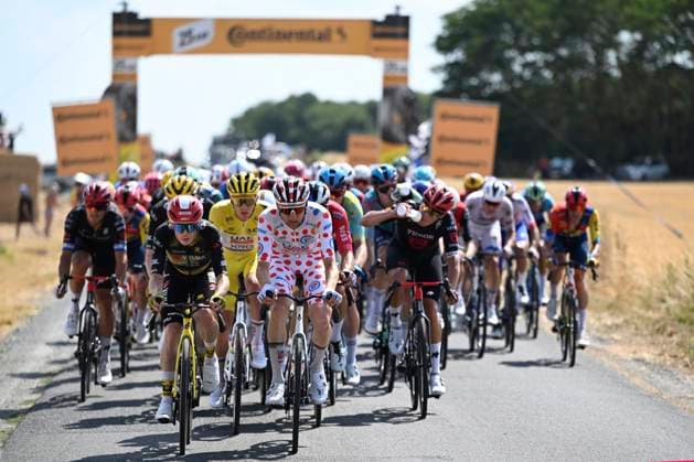 Tour de France 2025 Stage 9 CHATEAUROUX, FRANCE - JULY 13 : Vingegaard Jonas (DEN) of Team Visma Lease a Bike, Pogacar Tadej (SLO) of UAE Team Emirates, Wellens Tim (BEL) of UAE Team Emirates during stage 9 of the 112th edition of Tour de France an UCI World Tour 2.UWT cycling road race stage for Men Elite of 170 km with start in Chinon and finish in Chateauroux on July 13, 2025 in Chateauroux, France, 13 07 2025 ( Motordriver Kenny Verfaillie - Chateauroux France  Copyright: xPetexGodingx