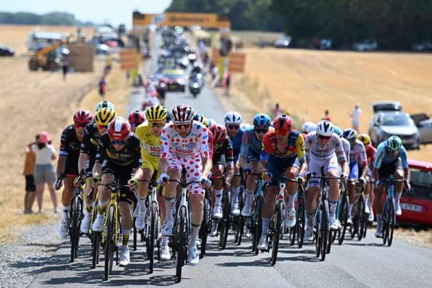 Tour de France 2025 Stage 9 CHATEAUROUX, FRANCE - JULY 13 : Vingegaard Jonas (DEN) of Team Visma Lease a Bike, Pogacar Tadej (SLO) of UAE Team Emirates, Wellens Tim (BEL) of UAE Team Emirates during stage 9 of the 112th edition of Tour de France an UCI World Tour 2.UWT cycling road race stage for Men Elite of 170 km with start in Chinon and finish in Chateauroux on July 13, 2025 in Chateauroux, France, 13 07 2025 ( Motordriver Kenny Verfaillie - Chateauroux France  Copyright: xPetexGodingx