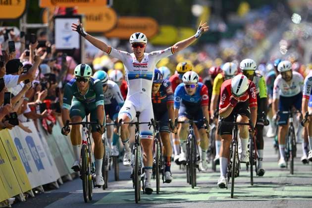 Tour de France 2025 Stage 9 CHATEAUROUX, FRANCE - JULY 13 : Merlier Tim (BEL) of Soudal Quick-Step wins, second place for Milan Jonathan (ITA) of Lidl - Trek, third place for De Lie Arnaud (BEL) of Lotto during stage 9 of the 112th edition of Tour de France an UCI World Tour 2.UWT cycling road race stage for Men Elite of 170 km with start in Chinon and finish in Chateauroux on July 13, 2025 in Chateauroux, France, 13 07 2025 ( Motordriver Kenny Verfaillie - Chateauroux France  Copyright: xVincentxKalutx