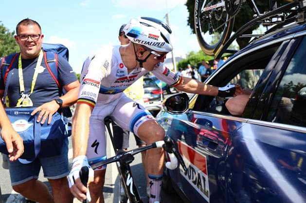 Tour de France 2025 Stage 9 CHATEAUROUX, FRANCE - JULY 13 : Merlier Tim (BEL) of Soudal Quick-Step celebrates the victory after stage 9 of the 112th edition of Tour de France an UCI World Tour 2.UWT cycling road race stage for Men Elite of 170 km with start in Chinon and finish in Chateauroux on July 13, 2025 in Chateauroux, France, 13 07 2025 ( Motordriver Kenny Verfaillie - Chateauroux France  Copyright: xDavidxPintensx