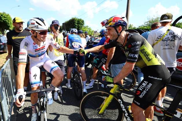 Tour de France 2025 Stage 9 CHATEAUROUX, FRANCE - JULY 13 : Van Aert Wout (BEL) of Team Visma Lease a Bike and Merlier Tim (BEL) of Soudal Quick-Step celebrates the victory after stage 9 of the 112th edition of Tour de France an UCI World Tour 2.UWT cycling road race stage for Men Elite of 170 km with start in Chinon and finish in Chateauroux on July 13, 2025 in Chateauroux, France, 13 07 2025 ( Motordriver Kenny Verfaillie - Chateauroux France  Copyright: xDavidxPintensx