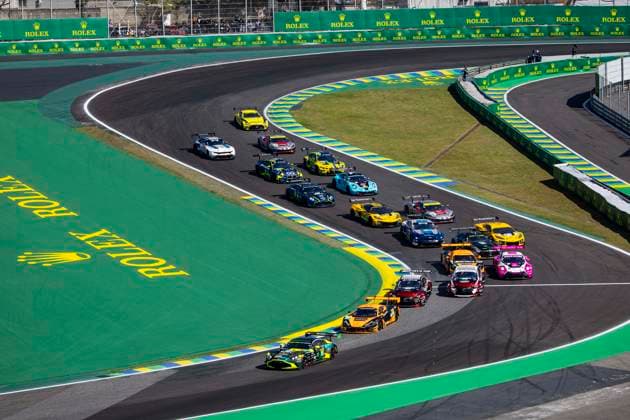 Sport Bilder des Tages FIA WEC - 6 HOURS OF SAO PAULO 2025 Start of the race, 10 BARRICHELLO Eduardo (bra), McINTOSH Anthony (usa), HASSE-CLOT Valentin (fra), Racing Spirit of LÃ man, Aston Martin Vantage AMR GT3 Evo 10, LM GT3, action during the Rolex 6 Hours of Sao Paulo 2025, 5th round of the 2025 FIA World Endurance Championship, from July 11 to 13, 2025 on the Interlagos Circuit in Sao Paulo, Brazil - Sao PauloBrazil  Copyright: xJULIENxDELFOSSEx