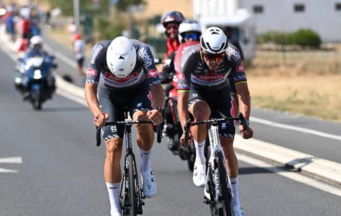 Tour de France 2025 Stage 9 CHATEAUROUX, FRANCE - JULY 13 : Rickaert Jonas (BEL) of Alpecin - Deceuninck, Van der Poel Mathieu (NED) of Alpecin - Deceuninck during stage 9 of the 112th edition of Tour de France an UCI World Tour 2.UWT cycling road race stage for Men Elite of 170 km with start in Chinon and finish in Chateauroux on July 13, 2025 in Chateauroux, France, 13 07 2025 ( Motordriver Kenny Verfaillie - Chateauroux France  Copyright: xPetexGodingx