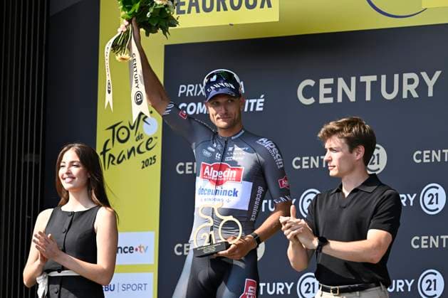 Tour de France 2025 Stage 9 CHATEAUROUX, FRANCE - JULY 13 : Rickaert Jonas (BEL) of Alpecin - Deceuninck pictured with the combativity prize during the podium ceremony of stage 9 of the 112th edition of Tour de France an UCI World Tour 2.UWT cycling road race stage for Men Elite of 170 km with start in Chinon and finish in Chateauroux on July 13, 2025 in Chateauroux, France, 13 07 2025 ( Motordriver Kenny Verfaillie - Chateauroux France  Copyright: xJanxDexMeuleneirx