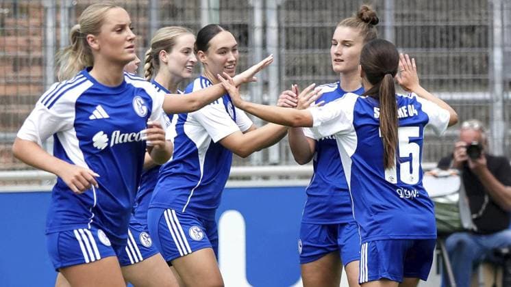 Womens soccer test match FC Schalke 04 blue against 1 FC Köln FOR EDITORIAL PURPOSES ONLY p FC player Lucy Karwatzki 3 v l celebrates her goal for 1 4 Germany NRW Gelsenkirchen on Sunday, 13 07 2025 in the womens soccer test match FC Schalke 04 blue against 1 FC Köln at the Parkstadion in Gelsenkirchen Copyright MichaelxKorte Copyright: MichaelxKorte doc81hosi7arihatb0m6dd ,EDITORIAL USE ONLY Copyright: MichaelxKorte
