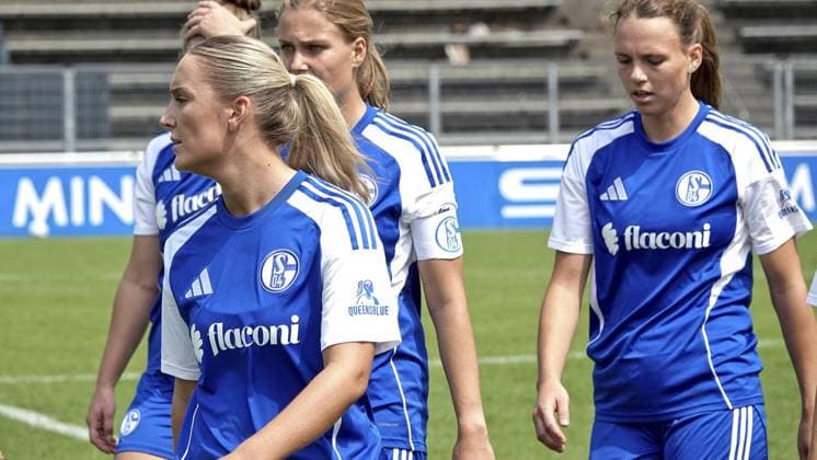 Womens soccer test match FC Schalke 04 blue against 1 FC Köln FOR EDITORIAL PURPOSES ONLY p FC players with new jerseys on Sunday, 13 07 2025 in the womens soccer test match FC Schalke 04 blue against 1 FC Köln at Parkstadion in Gelsenkirchen Germany NRW Gelsenkirchen Copyright MichaelxKorte Copyright: MichaelxKorte doc81hosicjephp1lr6k6m ,EDITORIAL USE ONLY Copyright: MichaelxKorte