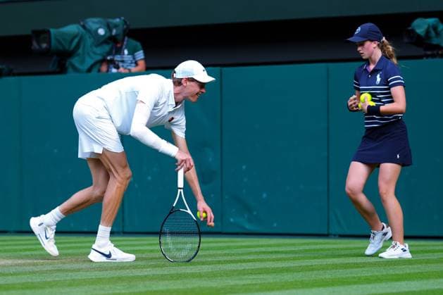 Jannik Sinner hands a champagne cork to a ball girl during the Gentlemen s Singles final Wimbledon Tennis Championships, Day 14, The All England Lawn Tennis and Croquet Club, London, UK - 13 Jul 2025London The All England Lawn Tennis and United Kingdom  Copyright: xJavierxGarcia Shutterstockx 15392297ed