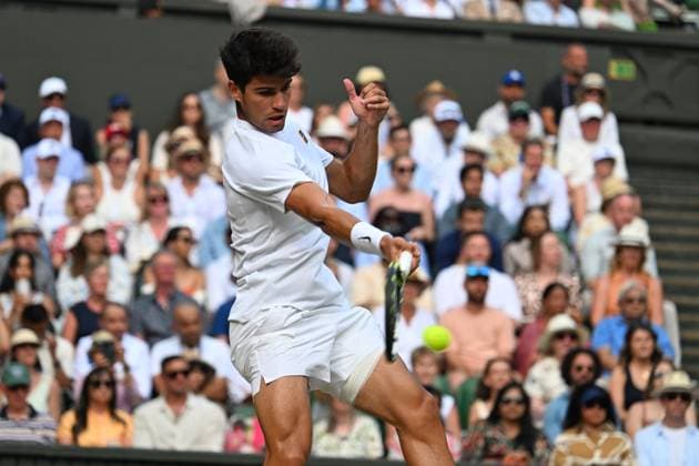 Wimbledon Tennis Championships - Day 14 LONDON, UNITED KINGDOM - July 13: Carlos Alcaraz of Spain competes with Jannik Sinner of Italy during day fourteen of the 2025 Wimbledon Championships at The All England Lawn Tennis and Croquet Club in Wimbledon on July 13, 2025, in London, United Kingdom. Ray Tang Anadolu London United Kingdom. Editorial use only. Please get in touch for any other usage.  Copyright: x2025xAnadoluxRayxTangx
