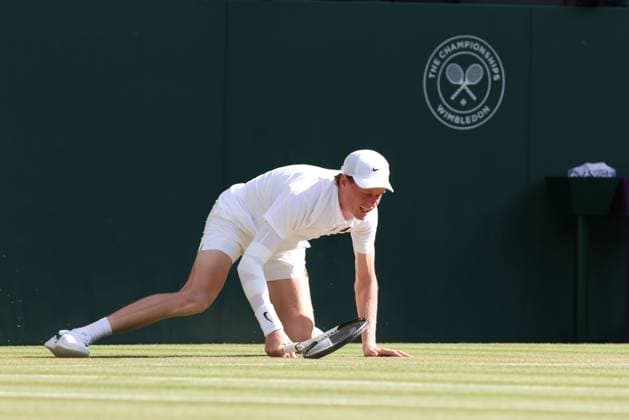 Jannik Sinner ITA slips and falls to the ground, Final, Final, Mens Singles, Men s Singles Copyright: xJuergenxHasenkopfx