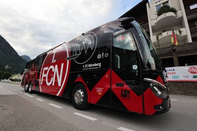 13 07 2025 Soccer 2 Soccer Bundesliga Season 2025 2026 1 FC Nuremberg FCN Club Training Camp Summer Summer Training Camp Gais Bruneck South Tyrol Zink DaMa xdaxmax Team bus FCN team bus arrives at the team hotel Team hotel