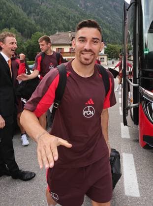 13 07 2025 Soccer 2 Soccer Bundesliga Season 2025 2026 1 FC Nürnberg FCN Club Training Camp Summer Summer Training Camp Gais Bruneck South Tyrol Zinc DaMa xdaxmax Danilo Soares 3, 1 FC Nürnberg FCN arrives at the team hotel Teamhotel