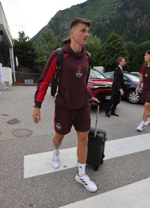 13 07 2025 Soccer 2 Soccer Bundesliga Season 2025 2026 1 FC Nuremberg FCN Club Training Camp Summer Summer Training Camp Gais Bruneck South Tyrol Zink DaMa xdaxmax Semir Telalovic 9, 1 FC Nuremberg FCN arrives at the team hotel Teamhotel