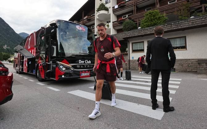13 07 2025 Soccer 2 Soccer Bundesliga Season 2025 2026 1 FC Nuremberg FCN Club Training Camp Summer Summer Training Camp Gais Bruneck South Tyrol Zink DaMa xdaxmax Christian Mathenia 26, 1 FC Nuremberg FCN arrives at the team hotel Teamhotel
