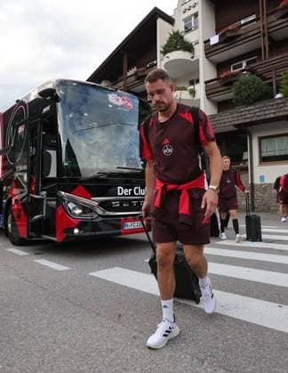 13 07 2025 Soccer 2 Soccer Bundesliga Season 2025 2026 1 FC Nuremberg FCN Club Training Camp Summer Summer Training Camp Gais Bruneck South Tyrol Zink DaMa xdaxmax Christian Mathenia 26, 1 FC Nuremberg FCN arrives at the team hotel Teamhotel