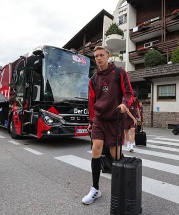 13 07 2025 Soccer 2 Soccer Bundesliga Season 2025 2026 1 FC Nuremberg FCN Club Training Camp Summer Summer Training Camp Gais Bruneck South Tyrol Zink DaMa xdaxmax Jan Reichert 1, 1 FC Nuremberg FCN arrives at the team hotel Teamhotel