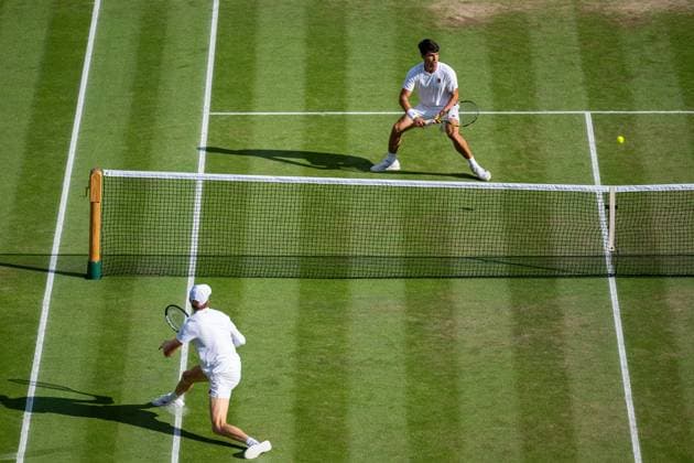 Tennis - Wimbledon Championship 2025 - Day 14 LONDON, ENGLAND - Sunday, July 13, 2025: Carlos Alcaraz (ESP) looks on at a passing shot from Jannik Sinner during the Gentlemen s Singles Final on Day Fourteen of The Championships Wimbledon 2025 at the All England Lawn Tennis and Croquet Club. (Photo by Kirsten Holst Propaganda) LONDON All England Lawn Tennis and Croquet Club GREATER LONDON ENGLAND  Copyright: xKirstenxHolstx 2025-07-13-032-Wimbledon_2025_Day_14