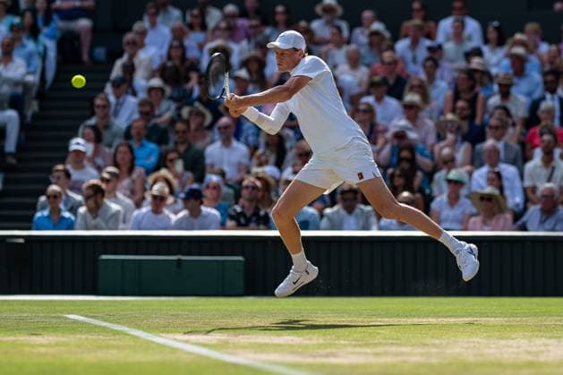 Tennis - Wimbledon Championship 2025 - Day 14 LONDON, ENGLAND - Sunday, July 13, 2025: Jannik Sinner (ITA) during the Gentlemen s Singles Final on Day Fourteen of The Championships Wimbledon 2025 at the All England Lawn Tennis and Croquet Club. (Photo by Kirsten Holst Propaganda) LONDON All England Lawn Tennis and Croquet Club GREATER LONDON ENGLAND  Copyright: xKirstenxHolstx 2025-07-13-015-Wimbledon_2025_Day_14