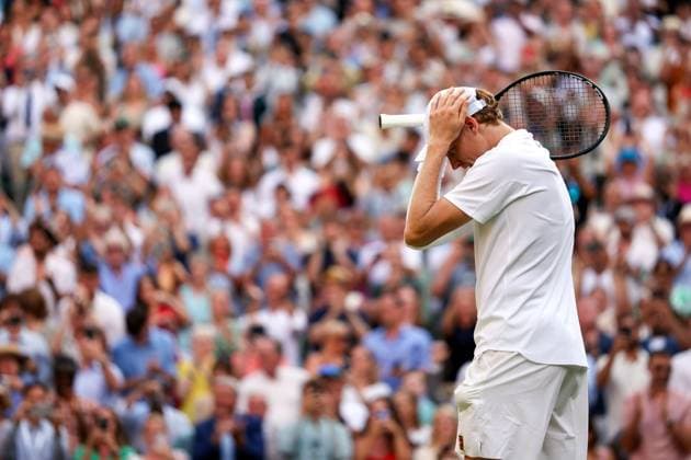 Jannik Sinner celebrates victory in the Gentlemen s Singles final Wimbledon Tennis Championships, Day 14, The All England Lawn Tennis and Croquet Club, London, UK - 13 Jul 2025London The All England Lawn Tennis and United Kingdom  Copyright: xEllaxLing Shutterstockx 15392298bv