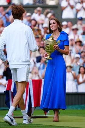 Catherine Princess of Wales presents the winners trophy to Jannik Sinner Wimbledon Tennis Championships, Day 14, The All England Lawn Tennis and Croquet Club, London, UK - 13 Jul 2025London The All England Lawn Tennis and United Kingdom  Copyright: xJavierxGarcia Shutterstockx 15392297gp