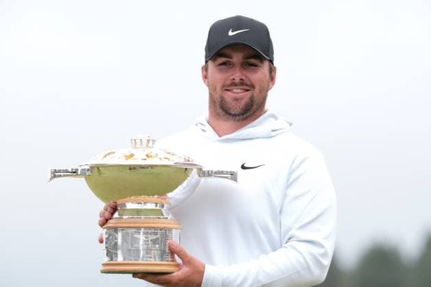 Sport Bilder des Tages UK: The Genesis Scottish Open at The Renaissance Club, North Berwick, Scotland on 13 July 2025: Pictured: Champion Chris Gotterup (USA) with the Genesis Scottish Open 2025 trophy North Berwick The Renaissance Club Scotland Copyright: xAlexxToddx